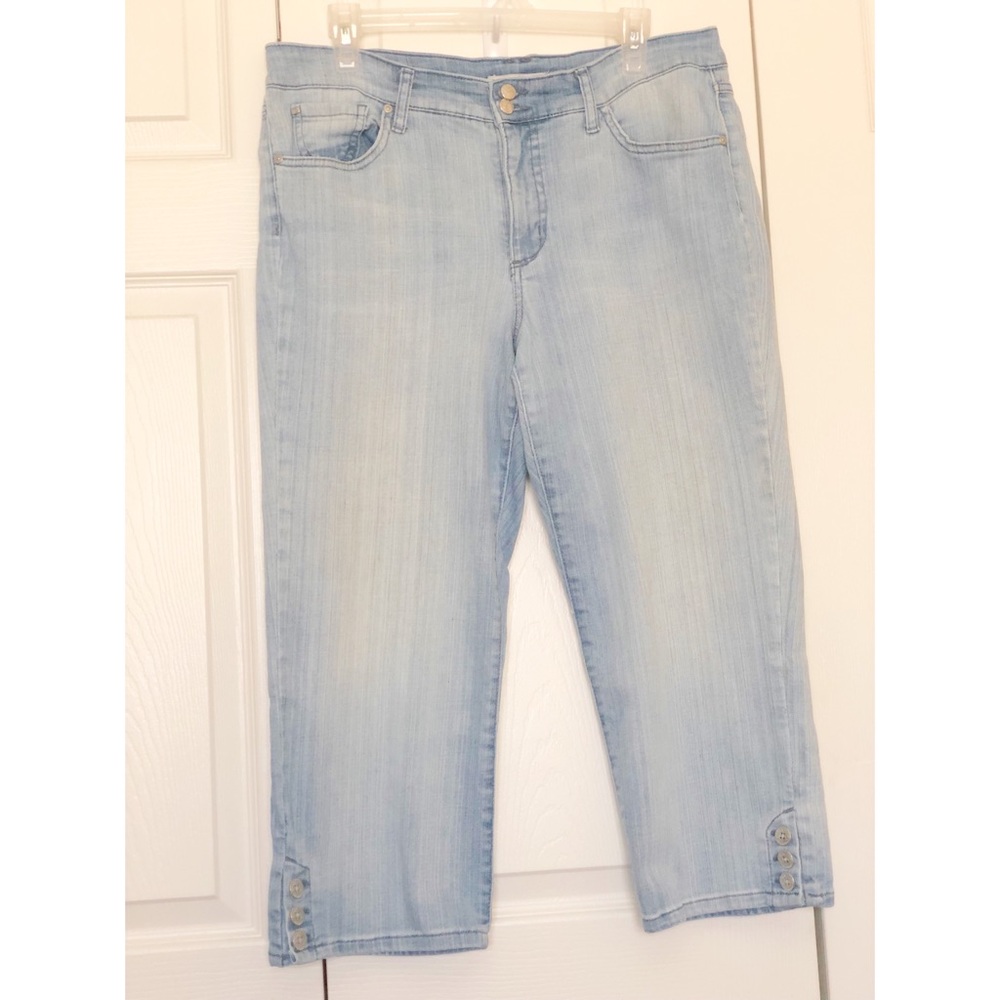 BandolinoBlu Arianna Light Blue Wash Capri/ Cropped Jeans
